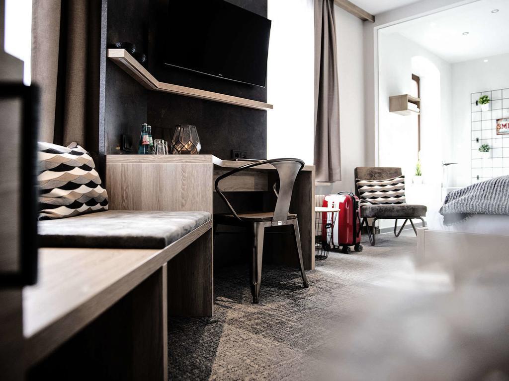 Alexxanders Hotel & Boardinghouse, Restaurant เคมนิตซ์ ภายนอก รูปภาพ