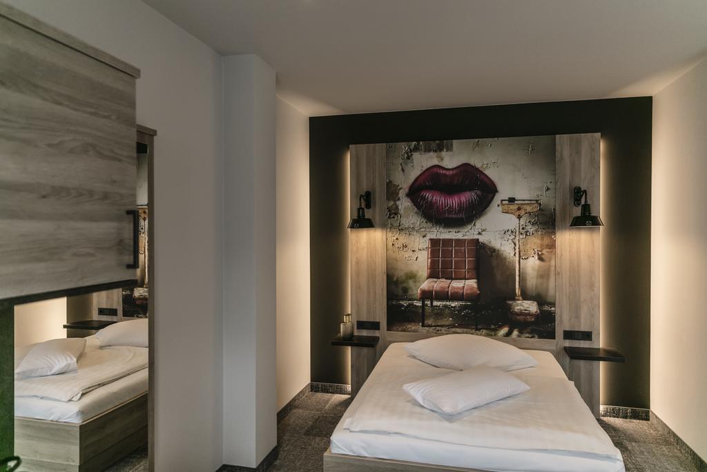 Alexxanders Hotel & Boardinghouse, Restaurant เคมนิตซ์ ภายนอก รูปภาพ