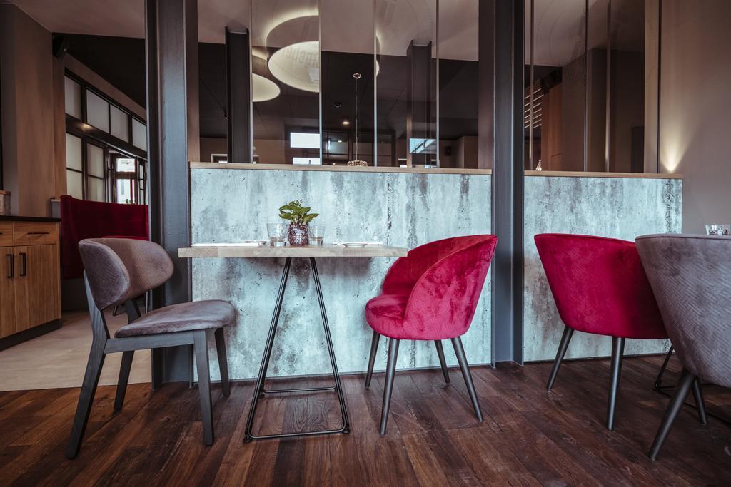 Alexxanders Hotel & Boardinghouse, Restaurant เคมนิตซ์ ภายนอก รูปภาพ