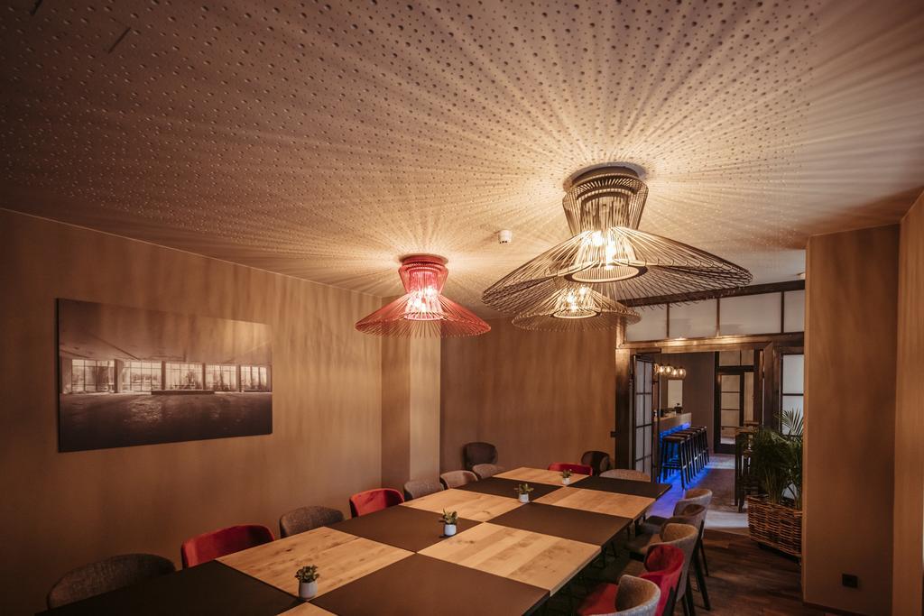 Alexxanders Hotel & Boardinghouse, Restaurant เคมนิตซ์ ภายนอก รูปภาพ
