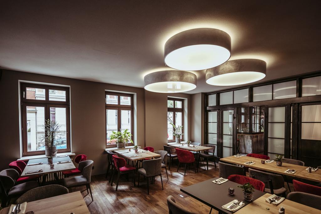 Alexxanders Hotel & Boardinghouse, Restaurant เคมนิตซ์ ภายนอก รูปภาพ