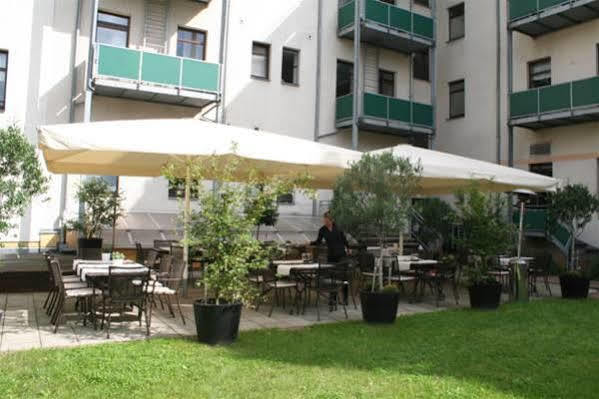 Alexxanders Hotel & Boardinghouse, Restaurant เคมนิตซ์ ภายนอก รูปภาพ