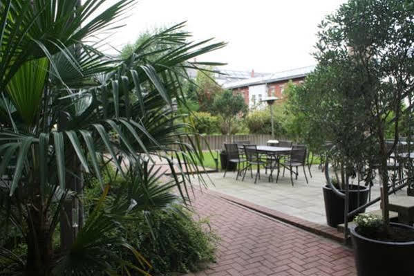 Alexxanders Hotel & Boardinghouse, Restaurant เคมนิตซ์ ภายนอก รูปภาพ